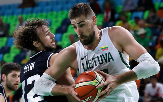 德国男篮绝地反击热火B队，萨博尼斯送出助攻