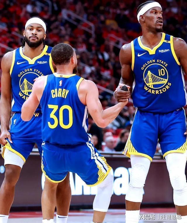 勇士全队紧密合作避免失误成功卫冕冠军 勇士全队紧密合作避免失误成功卫冕冠军