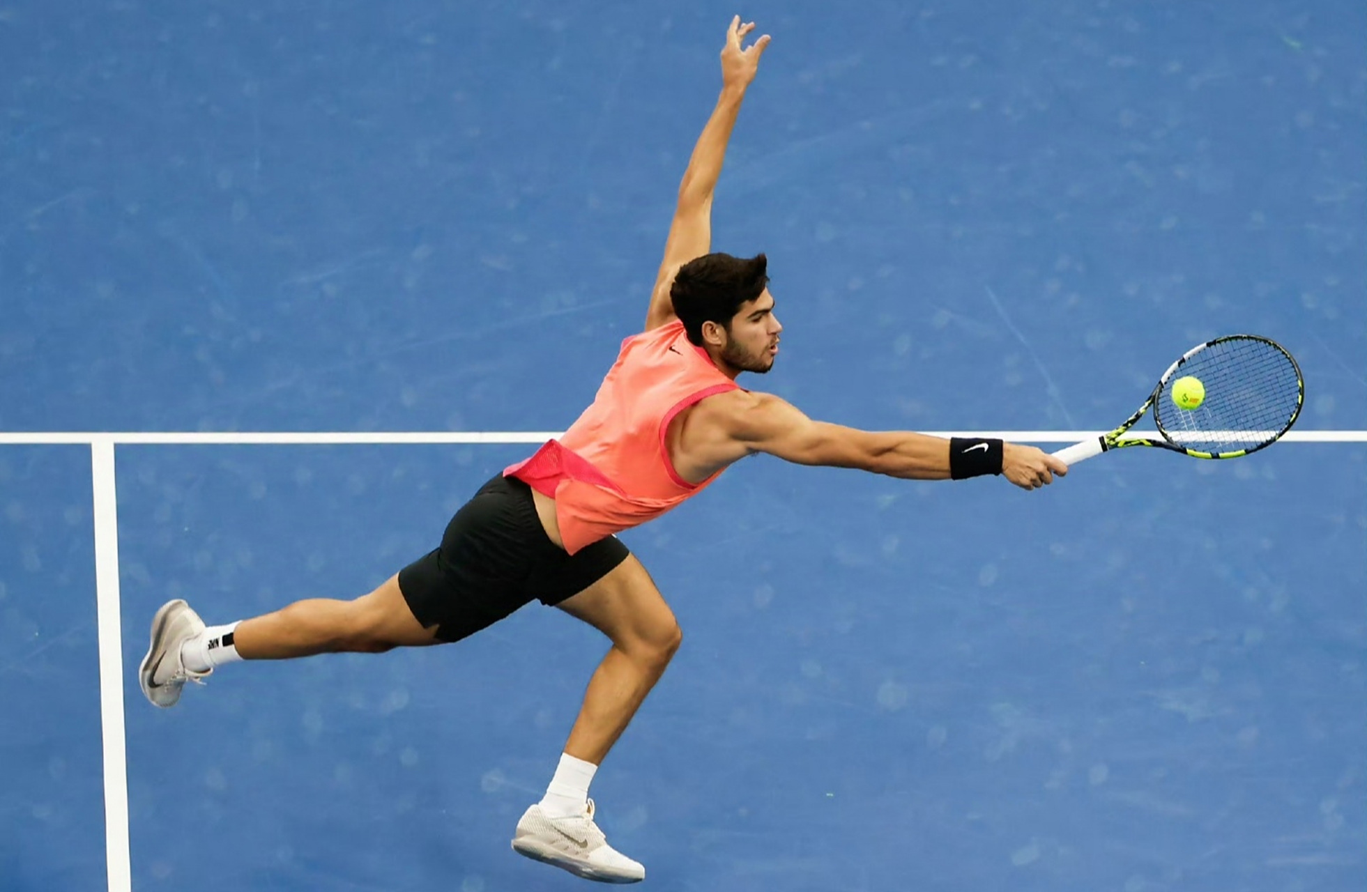 意大利网球队险胜美国网球队，阿尔卡拉斯高光表现