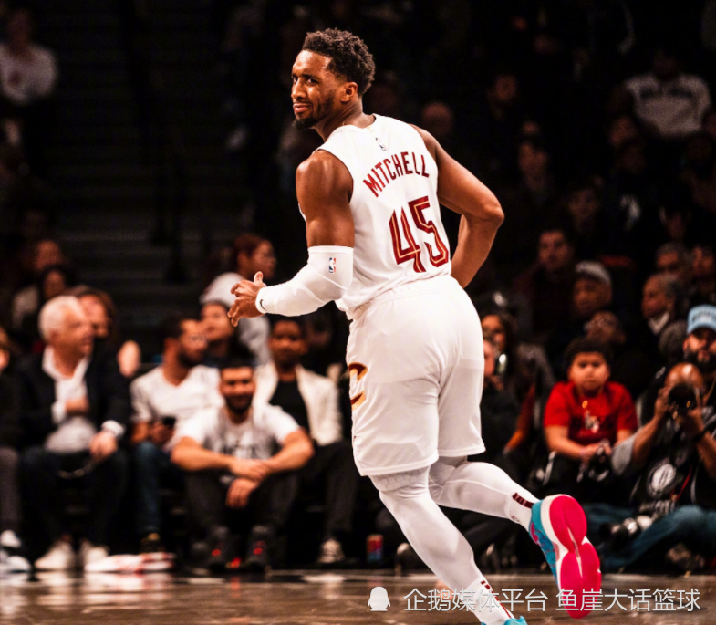 包含魔术完胜76人，萨姆·米切尔关键制胜的词条