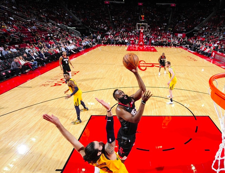 包含魔术完胜76人，萨姆·米切尔关键制胜的词条