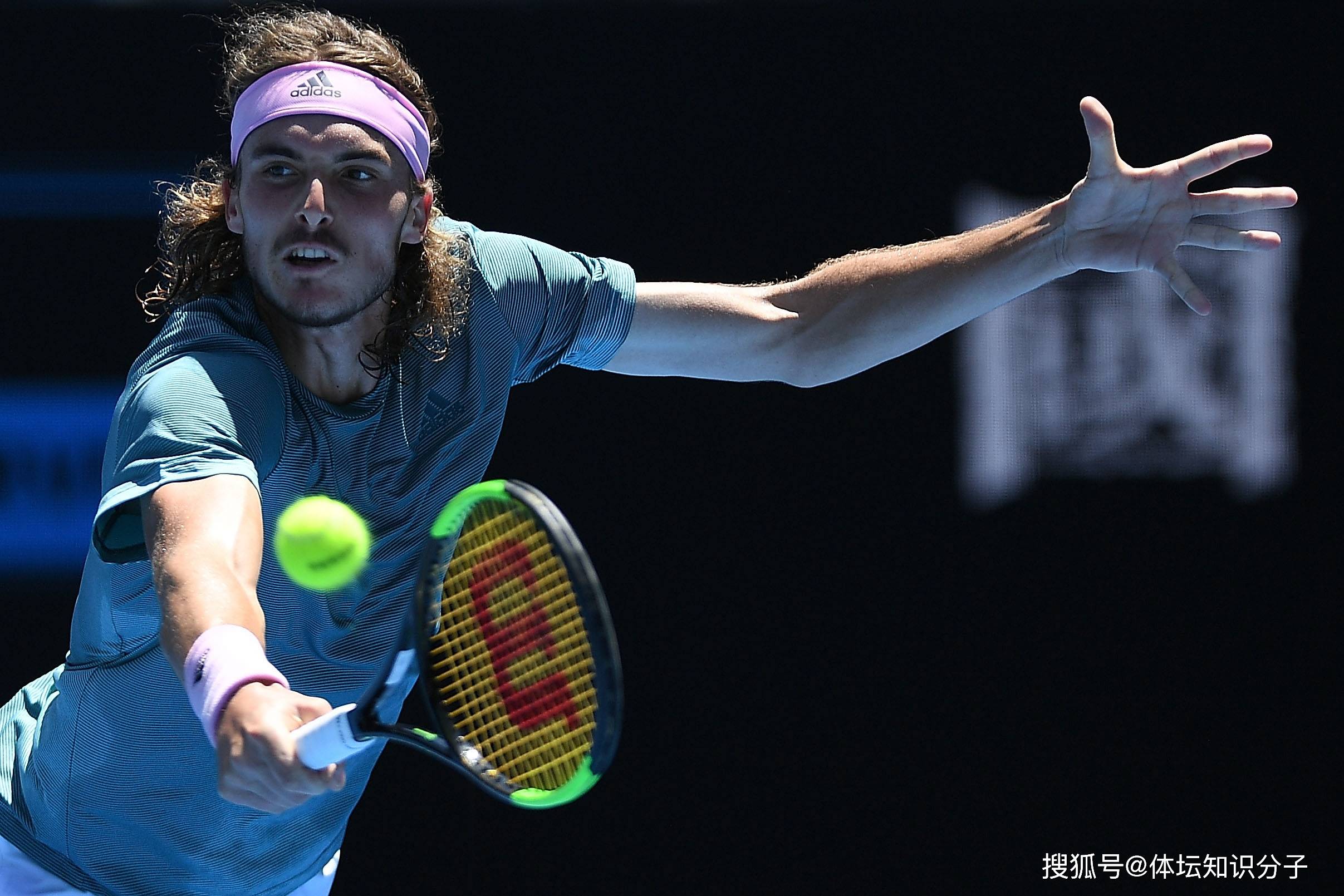 包含温网碾压拉沃尔杯，西西帕斯统治全场的词条