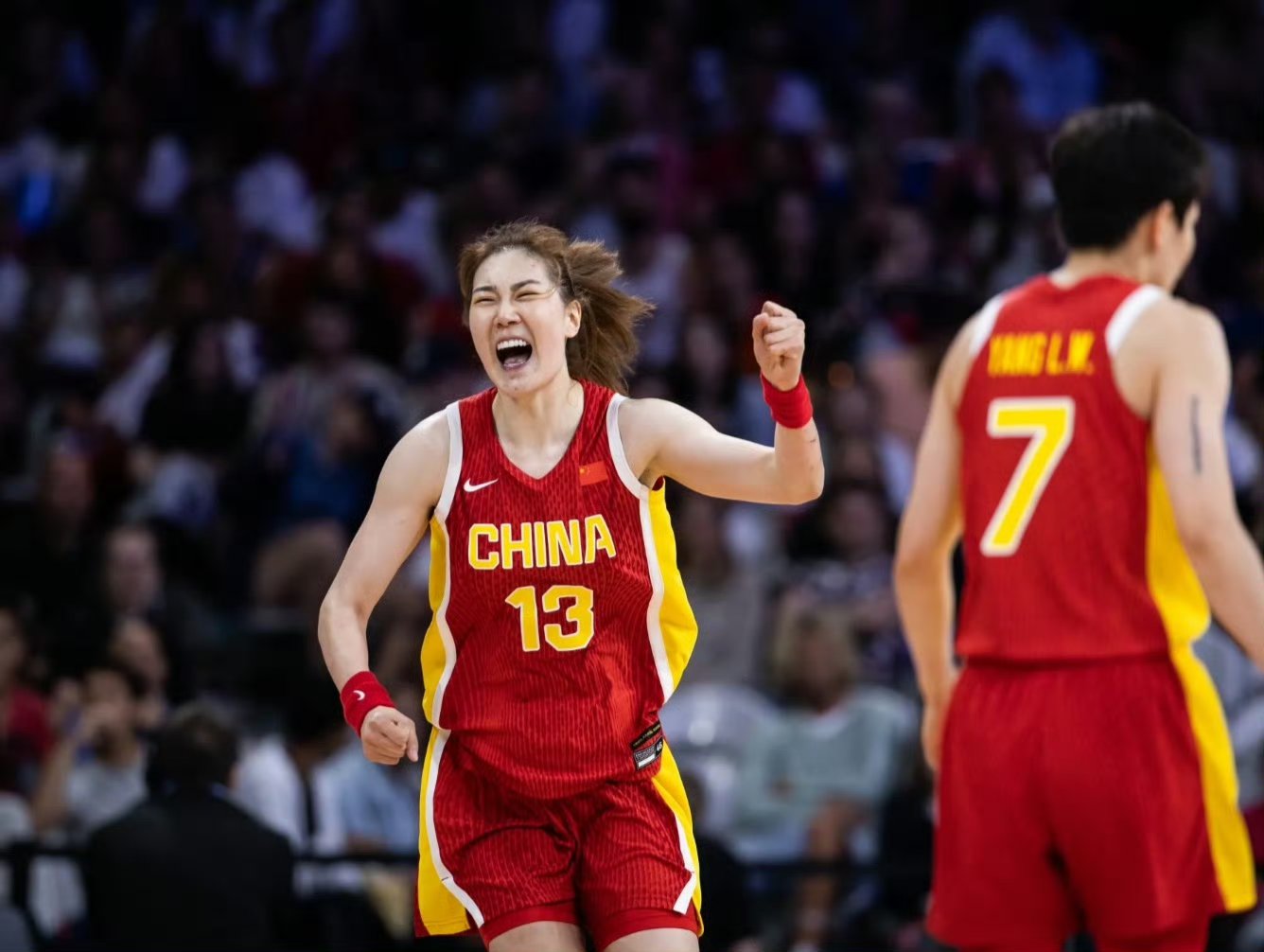 美国女篮成功卫冕,西班牙女篮屈居亚军 美国女篮成功卫冕,西班牙女篮屈居亚军