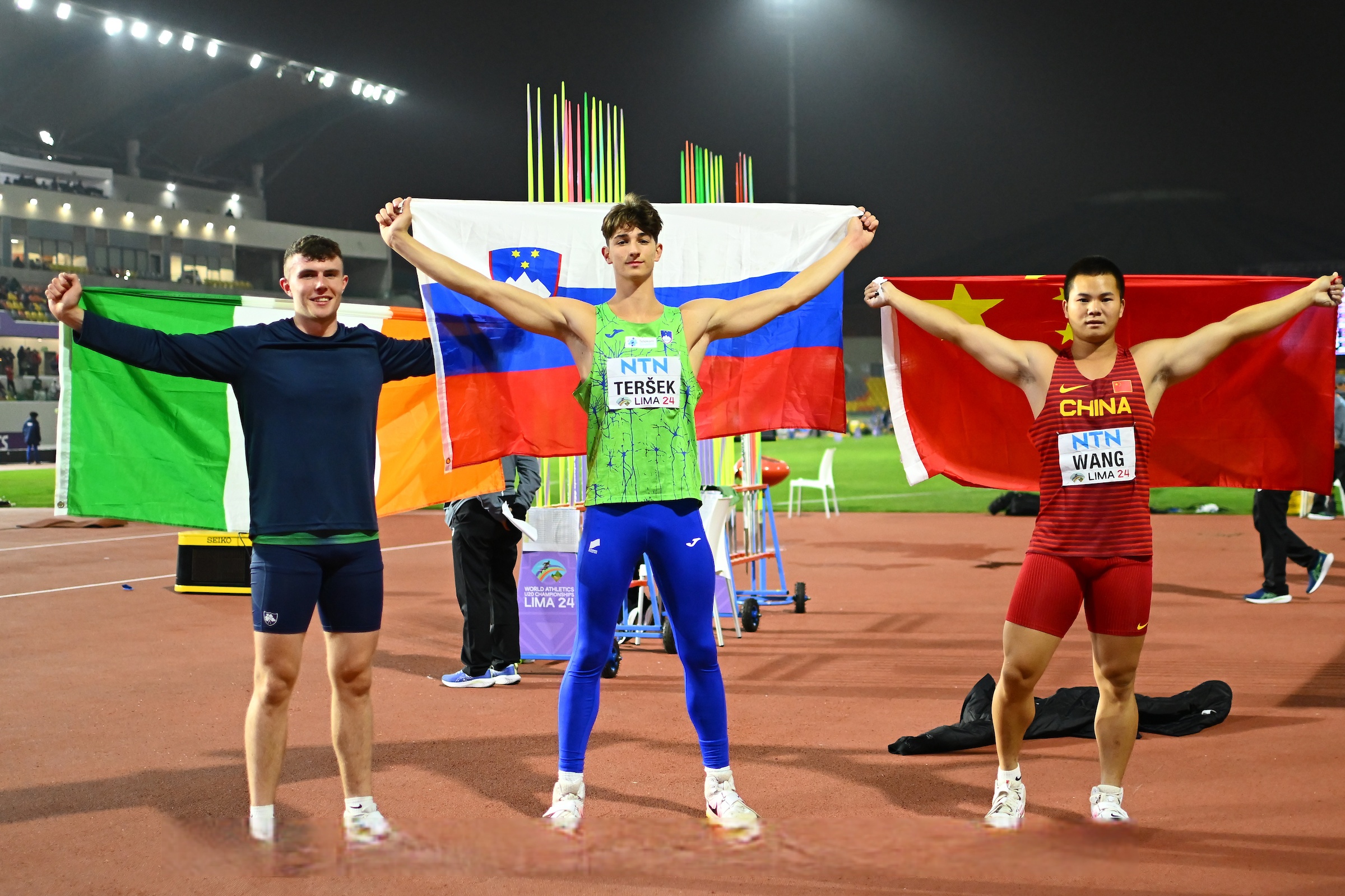 斯洛伐克队员们全力以赴，赢得了比赛