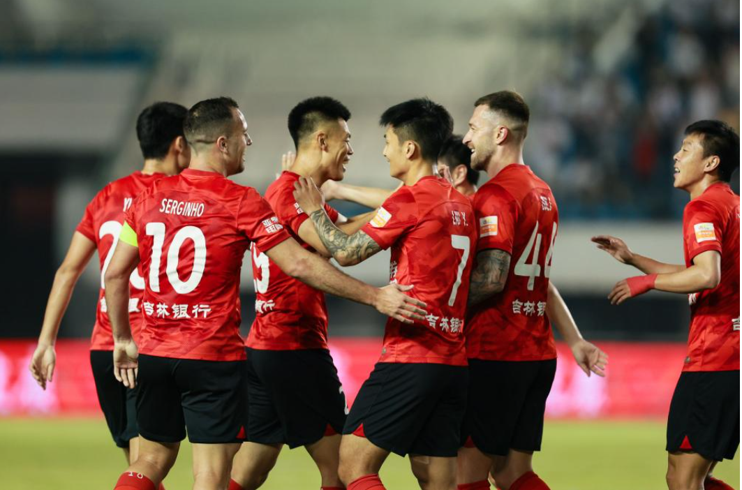 球队实力不俗,火力全开追赶领头羊的简单介绍 球队实力不俗,火力全开追赶领头羊的简单介绍