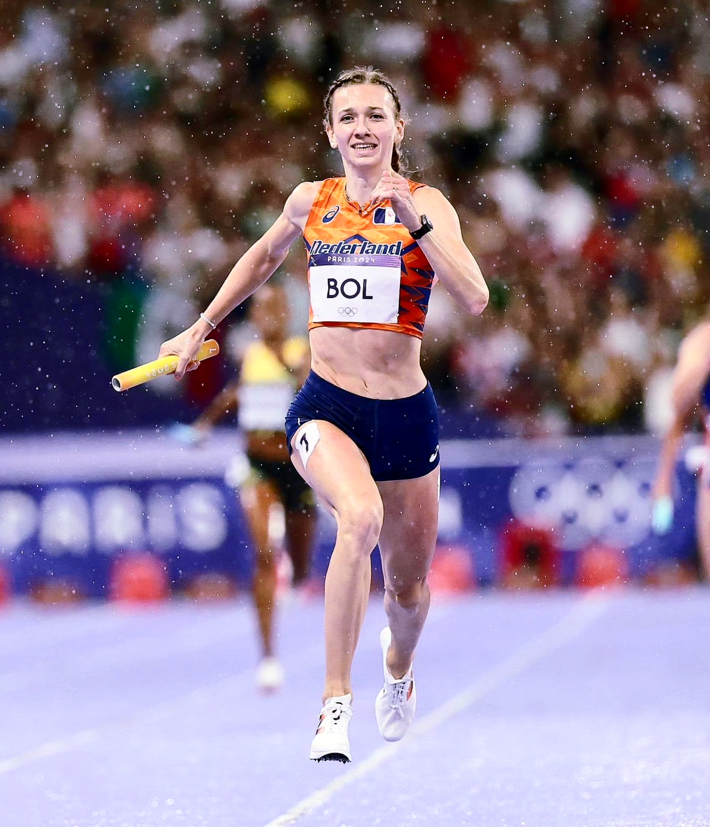 荷兰选手在田径赛中获得金牌荣誉