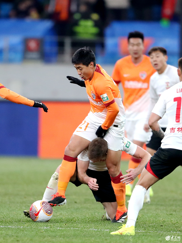 包含后防压迫节奏提高，球队整体防线实力逐渐增强的词条