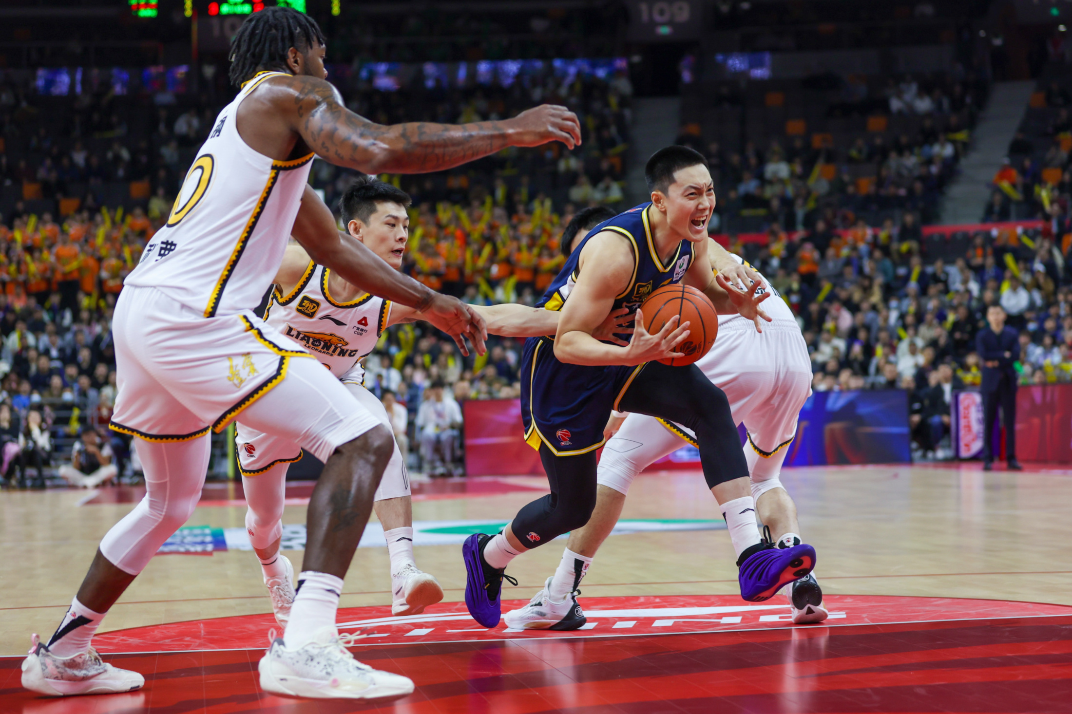 国内篮球赛场实现历史重要突破，球队实力备受瞩目的简单介绍