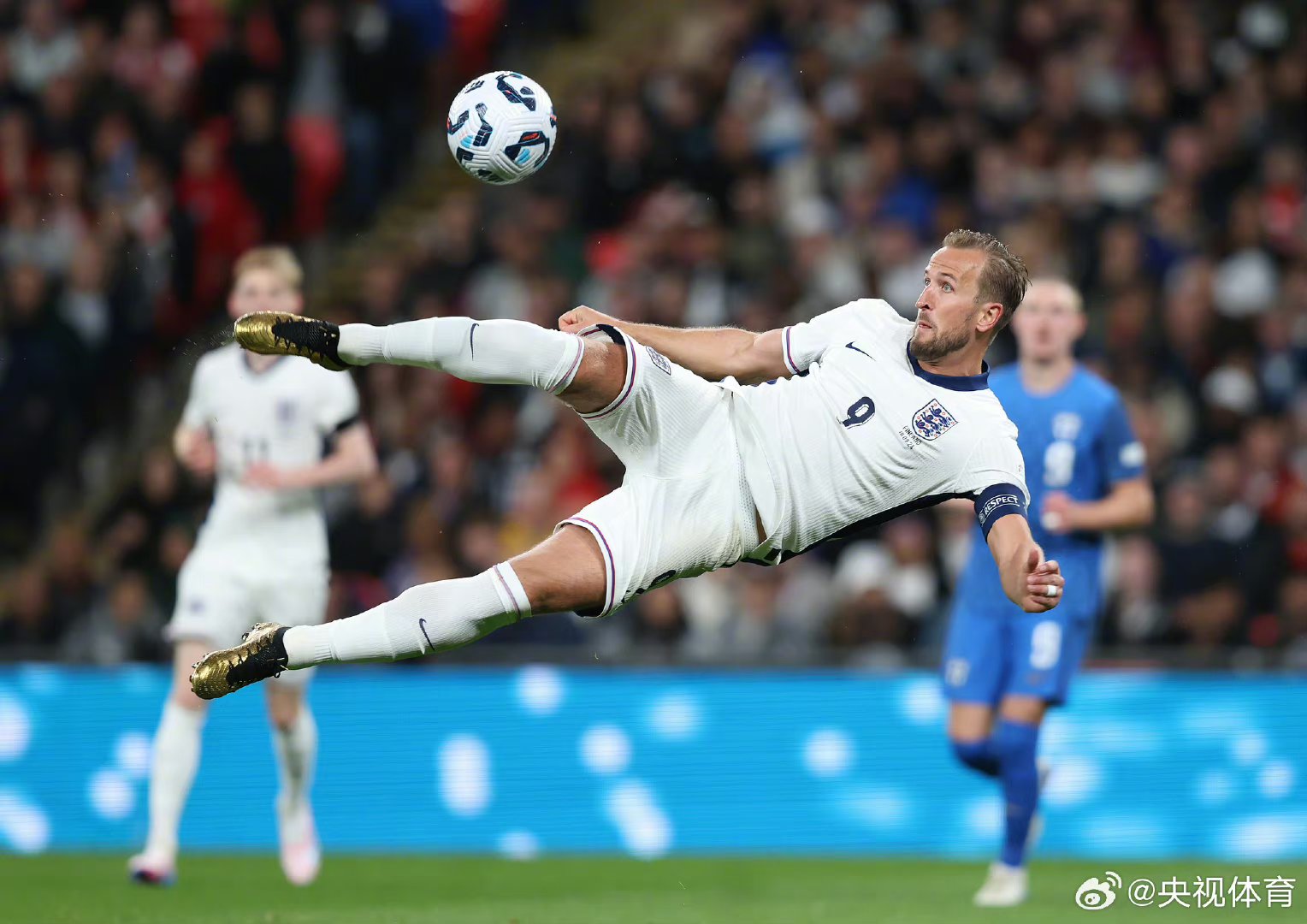 包含巴萨横扫乌拉圭,凯恩状态火热的词条 包含巴萨横扫乌拉圭,凯恩状态火热的词条