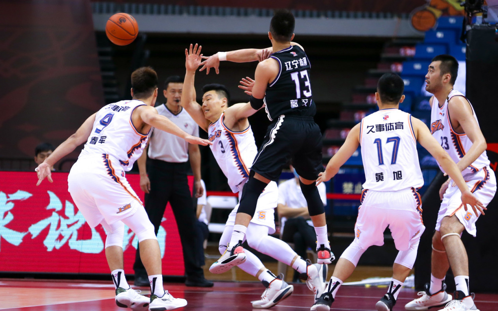 灰熊翻盘独行侠，郭艾伦带队取胜