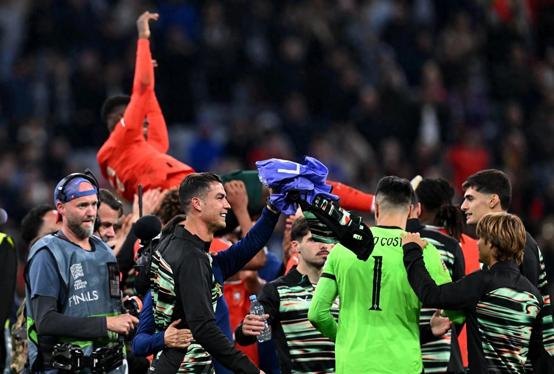 葡萄牙球员发挥出色，挺进欧锦赛半决赛的简单介绍