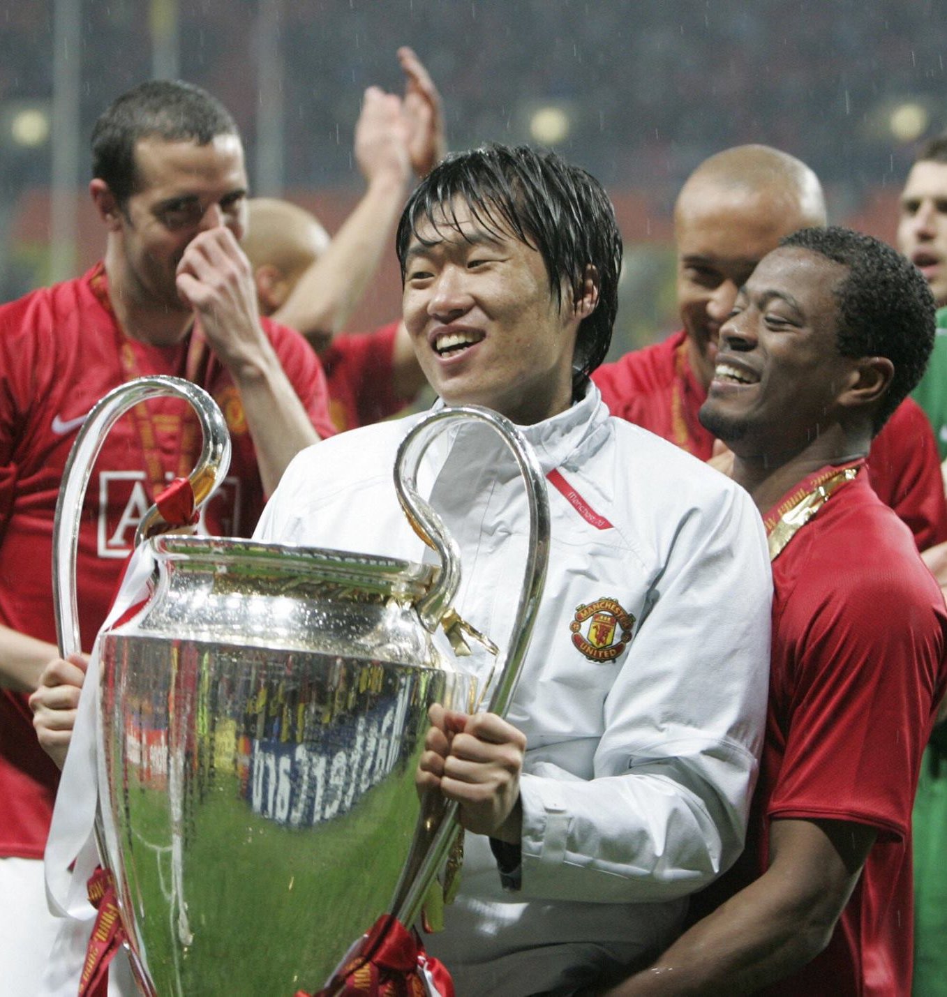 年轻球员在比赛中崭露头角赢得赞誉 年轻球员在比赛中崭露头角赢得赞誉