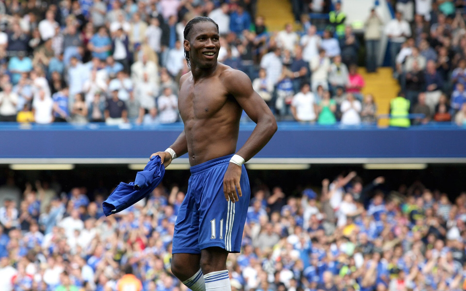 都灵风暴席卷德意志，弗拉霍维奇关键先生本色，尤文图斯欧战赛场彰显王者气质